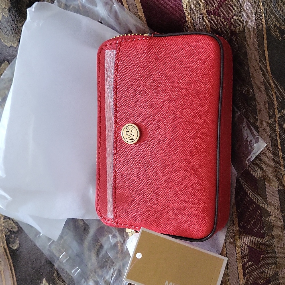 - Michael  kors hp   wrapped tagged gorgeous med chain wallet red leather